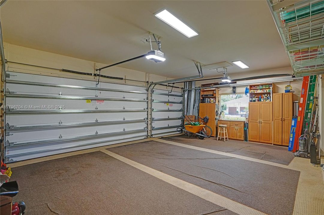 最近售出: $1,748,800 (6 贝兹, 5 浴室, 4962 平方英尺)