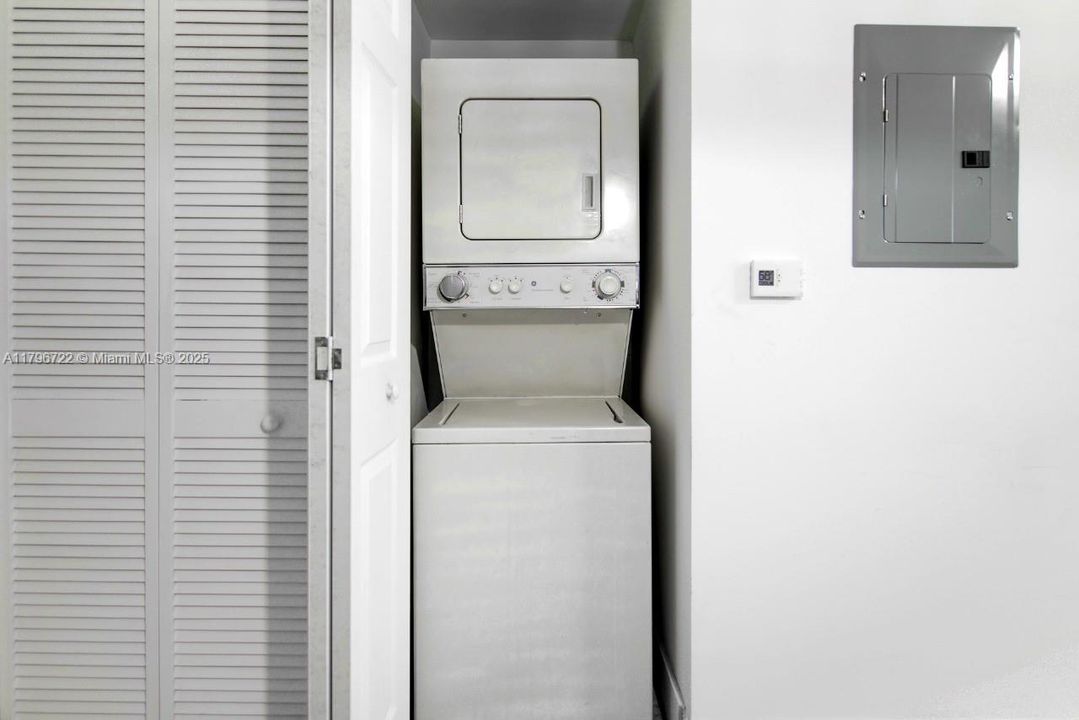 Recently Rented: $1,900 (1 beds, 1 baths, 16054 Square Feet)