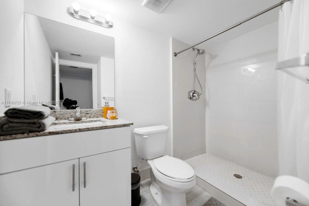 Recently Rented: $1,900 (1 beds, 1 baths, 16054 Square Feet)