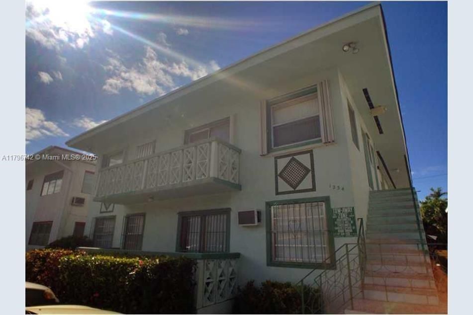Vendido Recientemente: $180,000 (1 camas, 1 baños, 610 Pies cuadrados)