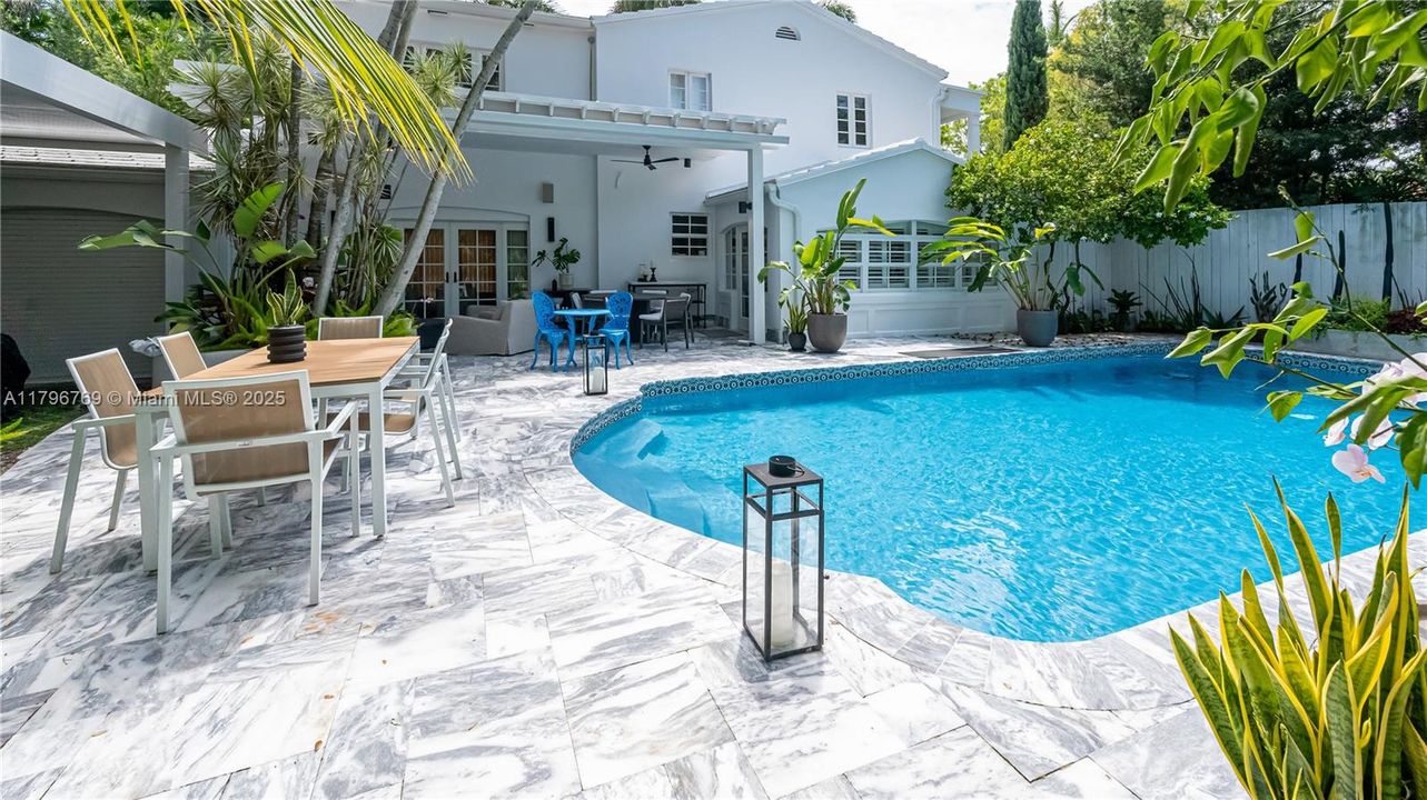 Recently Sold: $4,000,004 (4 beds, 3 baths, 2629 Square Feet)