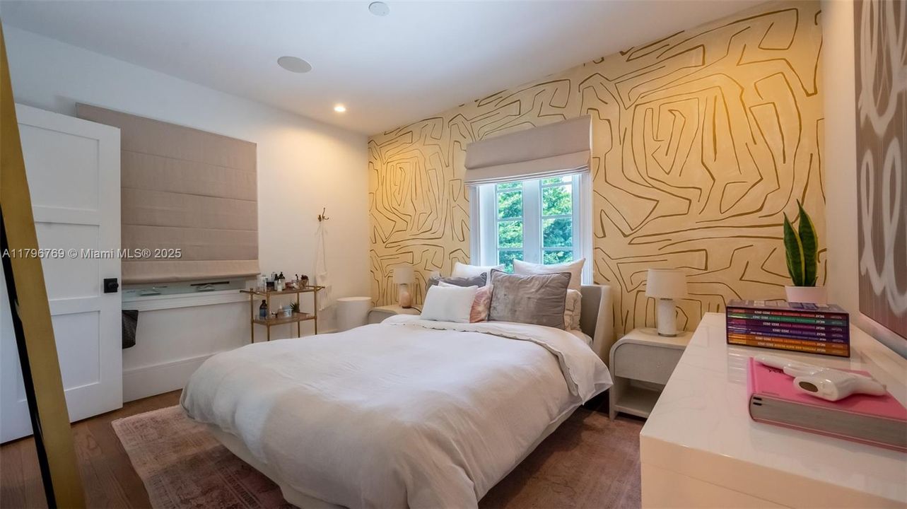 Recently Sold: $4,000,004 (4 beds, 3 baths, 2629 Square Feet)