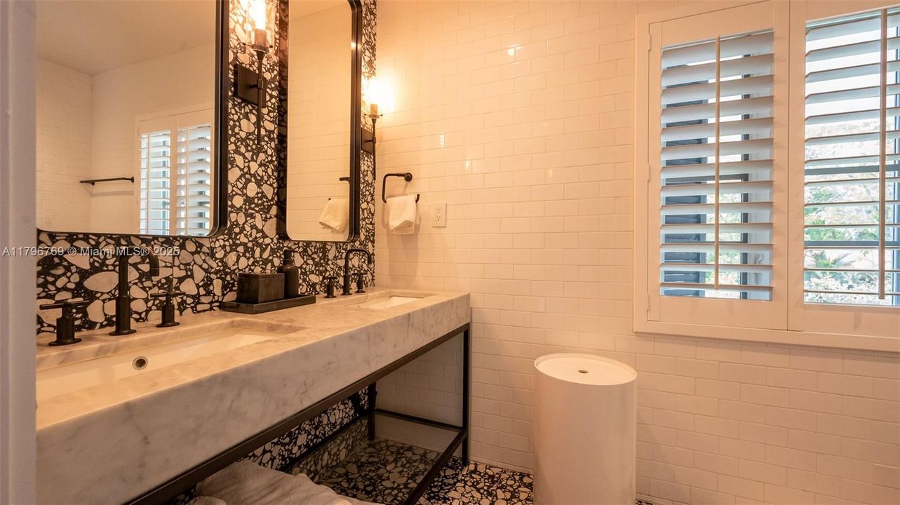 Recently Sold: $4,000,004 (4 beds, 3 baths, 2629 Square Feet)