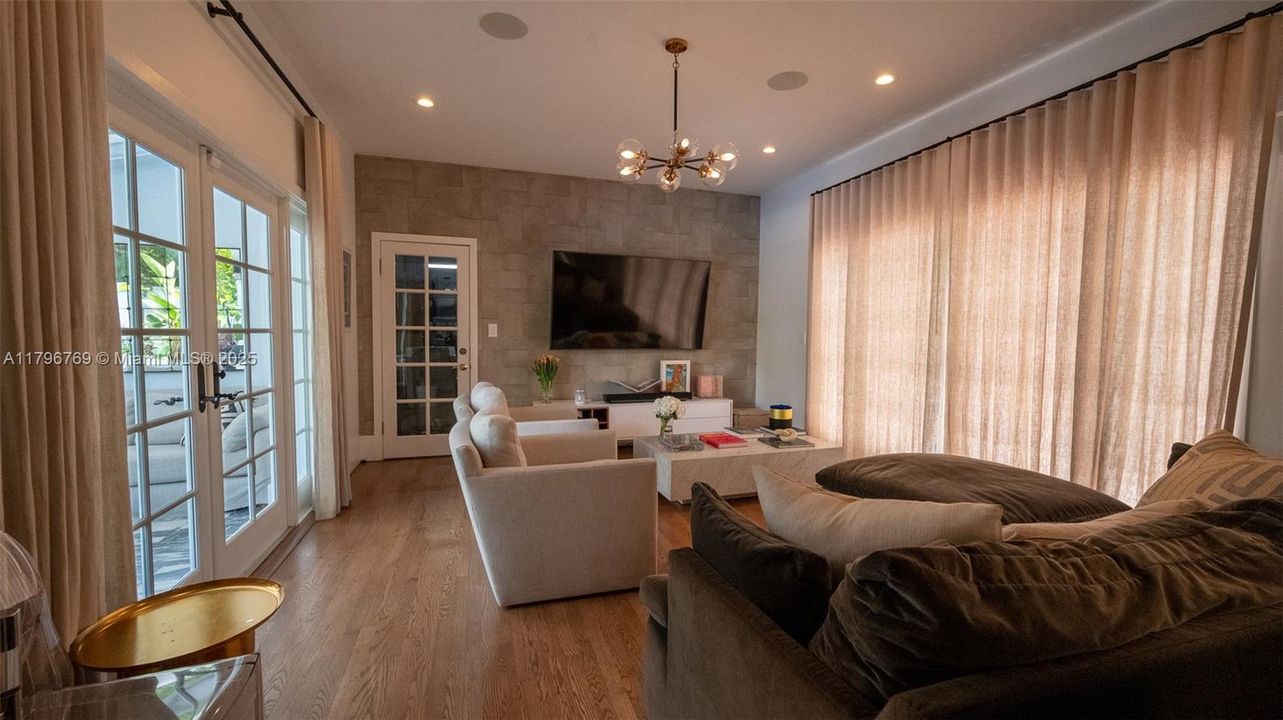 Recently Sold: $4,000,004 (4 beds, 3 baths, 2629 Square Feet)