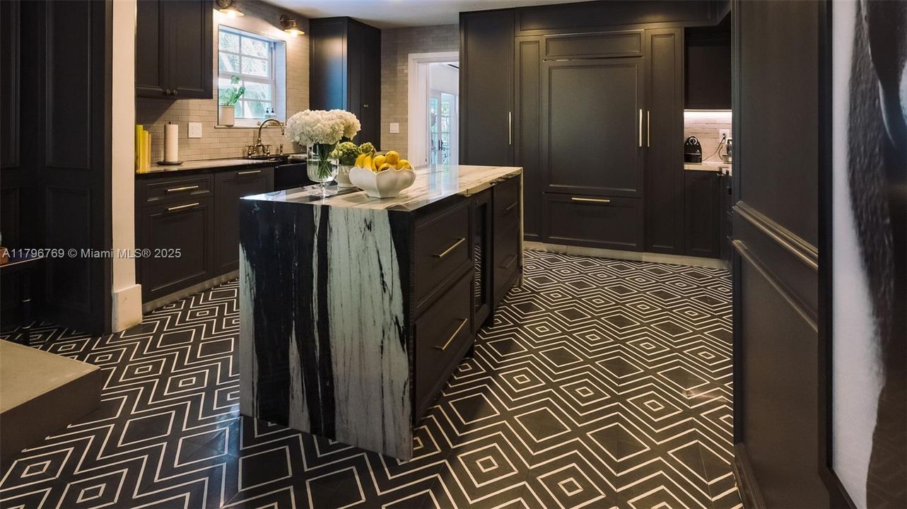 Recently Sold: $4,000,004 (4 beds, 3 baths, 2629 Square Feet)