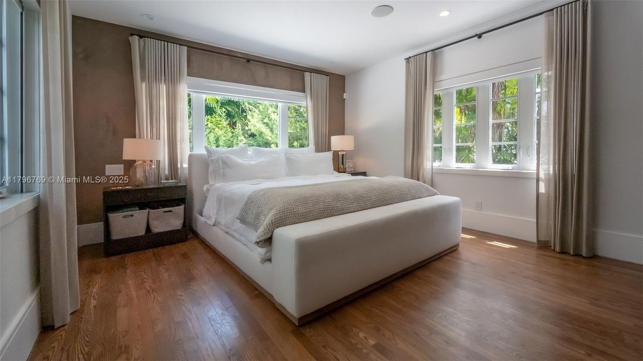 Recently Sold: $4,000,004 (4 beds, 3 baths, 2629 Square Feet)