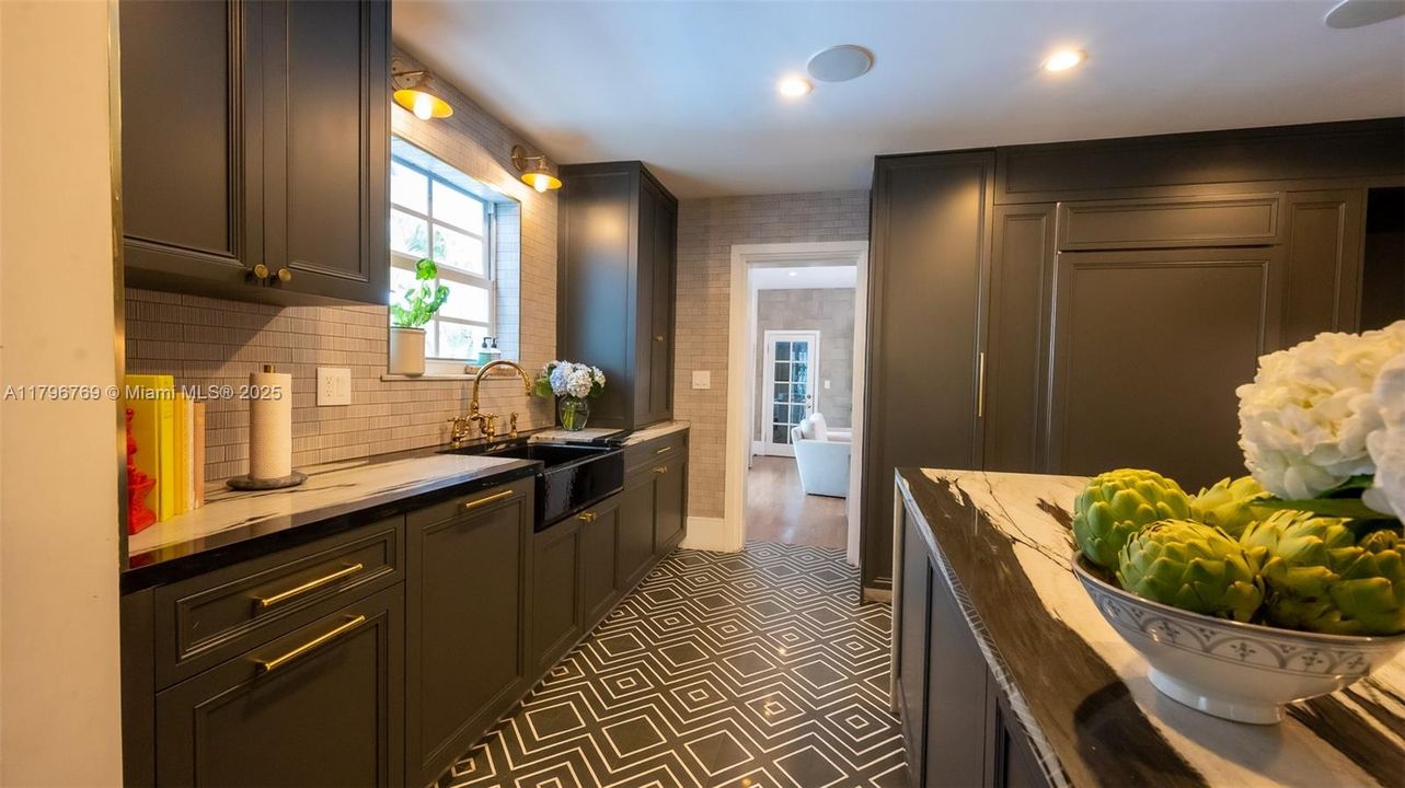 Recently Sold: $4,000,004 (4 beds, 3 baths, 2629 Square Feet)