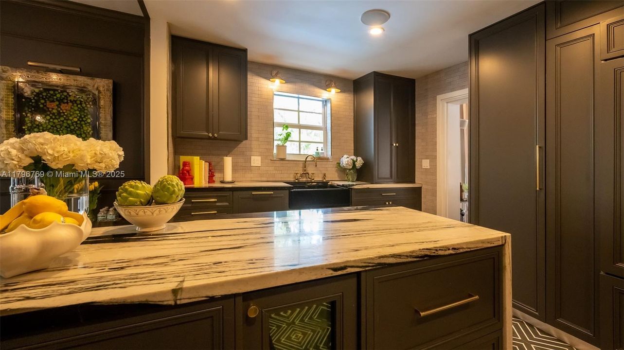 Recently Sold: $4,000,004 (4 beds, 3 baths, 2629 Square Feet)