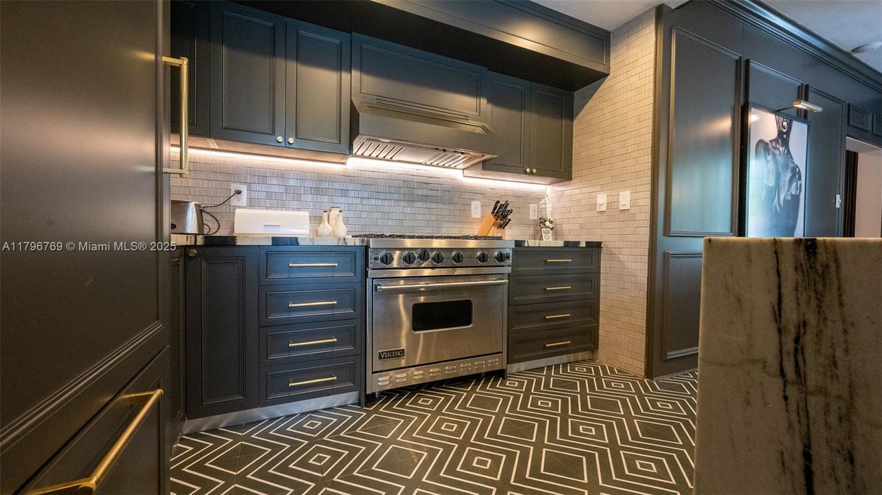 Recently Sold: $4,000,004 (4 beds, 3 baths, 2629 Square Feet)