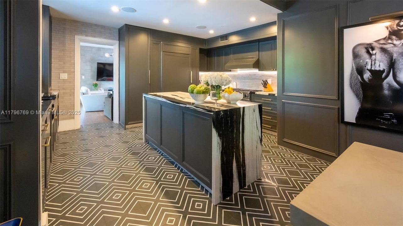 Recently Sold: $4,000,004 (4 beds, 3 baths, 2629 Square Feet)