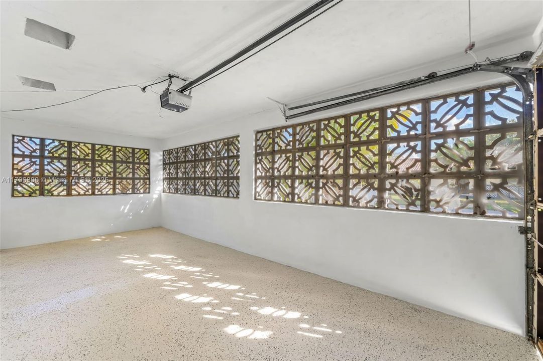 Recently Sold: $399,000 (3 beds, 2 baths, 1630 Square Feet)