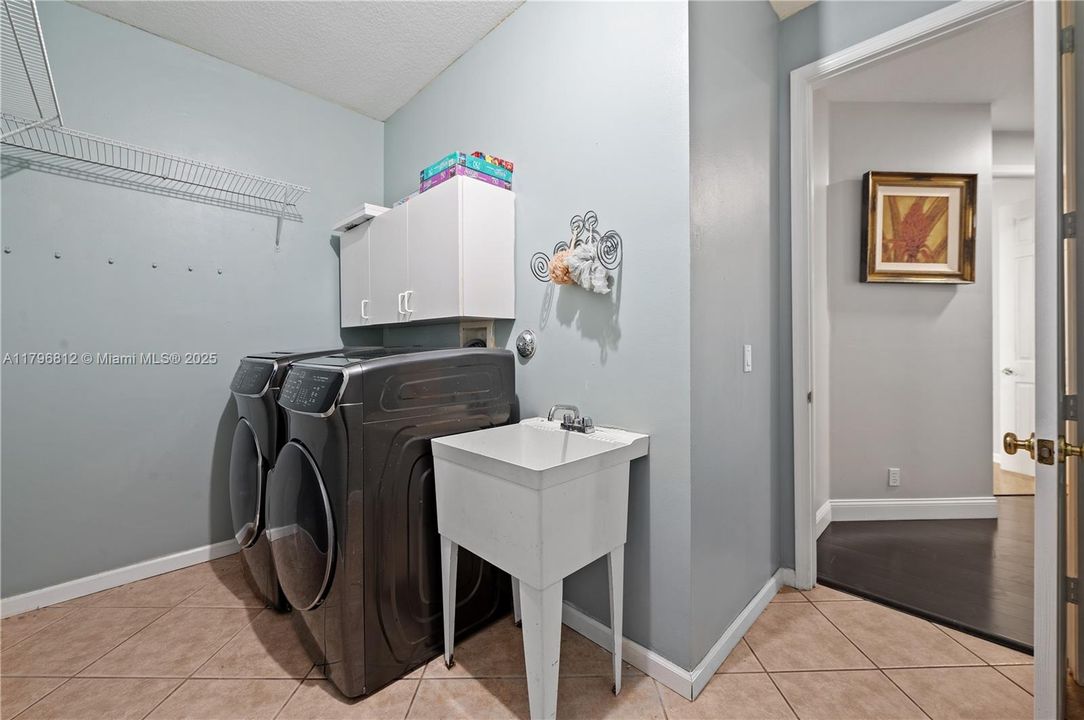 Recently Rented: $5,000 (4 beds, 2 baths, 2758 Square Feet)