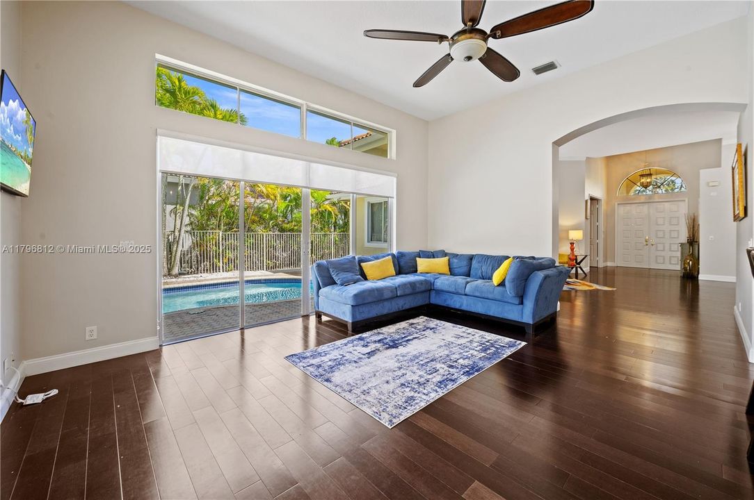 Recently Rented: $5,000 (4 beds, 2 baths, 2758 Square Feet)