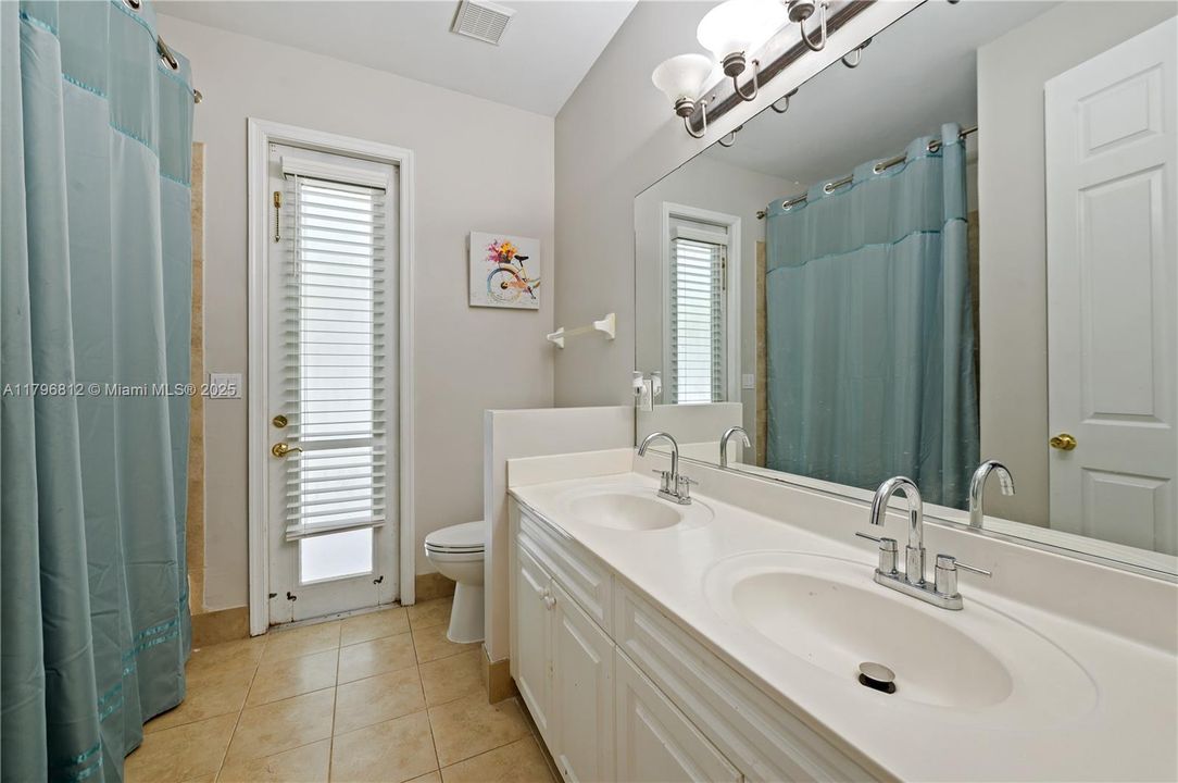 Recently Rented: $5,000 (4 beds, 2 baths, 2758 Square Feet)