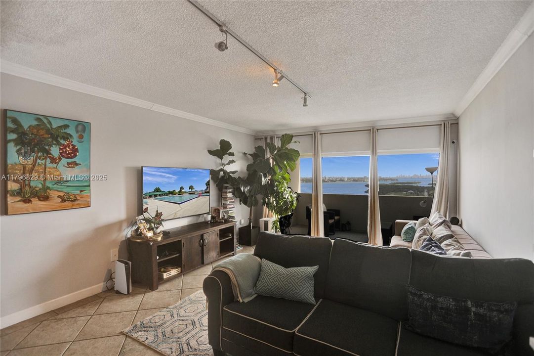 待售: $469,000 (2 贝兹, 2 浴室, 1220 平方英尺)