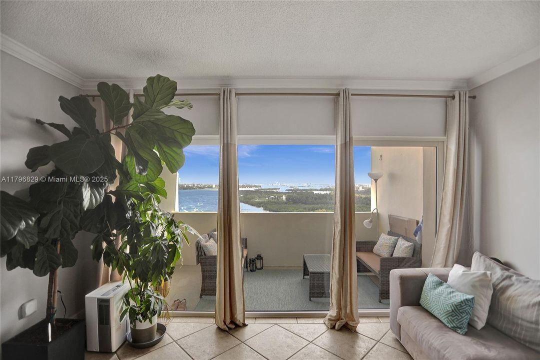 待售: $469,000 (2 贝兹, 2 浴室, 1220 平方英尺)