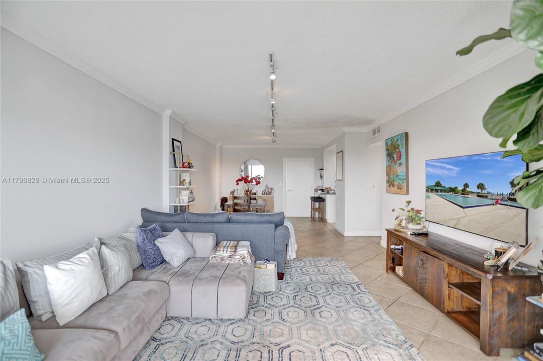 待售: $469,000 (2 贝兹, 2 浴室, 1220 平方英尺)