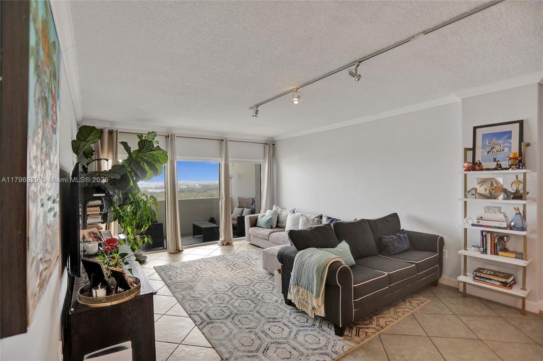 待售: $469,000 (2 贝兹, 2 浴室, 1220 平方英尺)