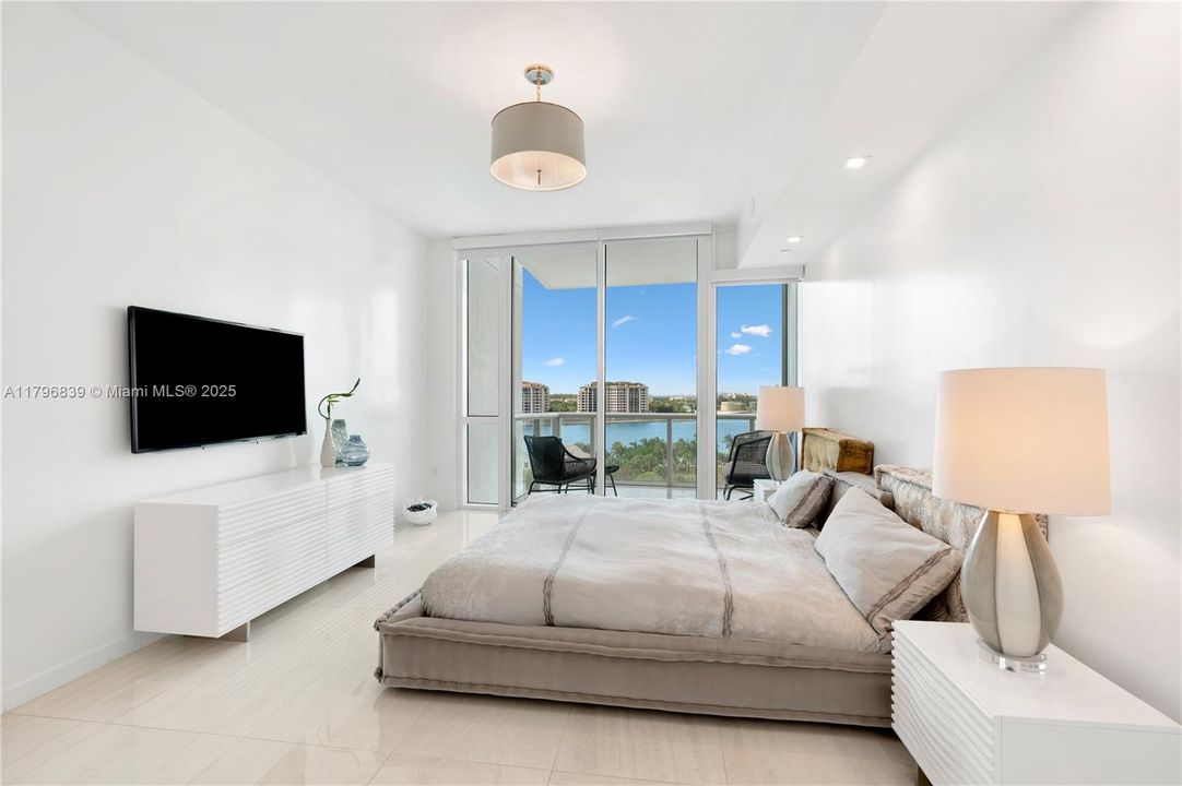 待售: $3,650,000 (1 贝兹, 1 浴室, 1365 平方英尺)