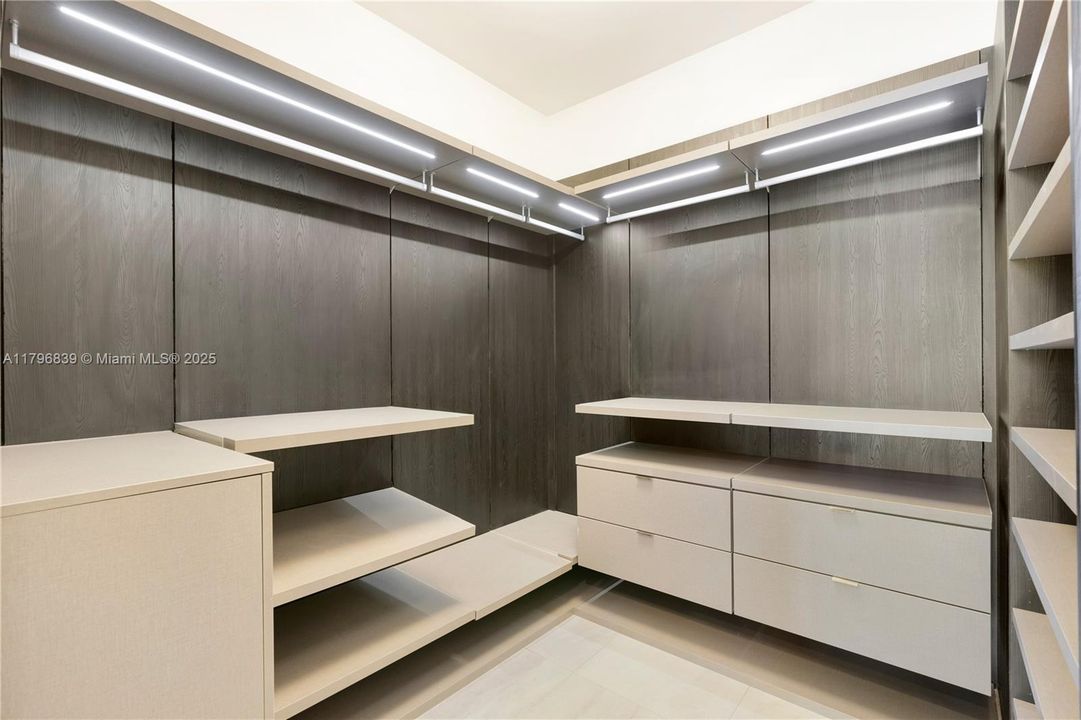 待售: $3,650,000 (1 贝兹, 1 浴室, 1365 平方英尺)