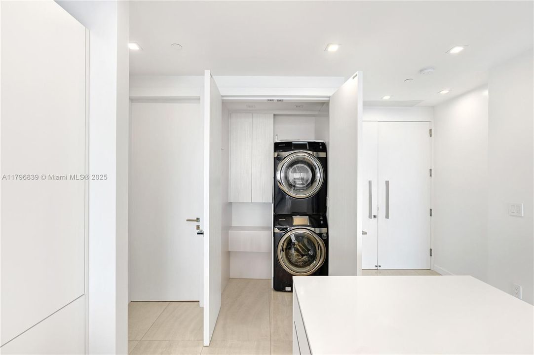 待售: $3,650,000 (1 贝兹, 1 浴室, 1365 平方英尺)