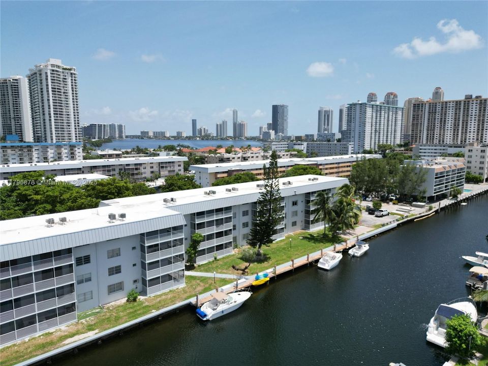 For Sale: $199,000 (1 beds, 1 baths, 812 Square Feet)