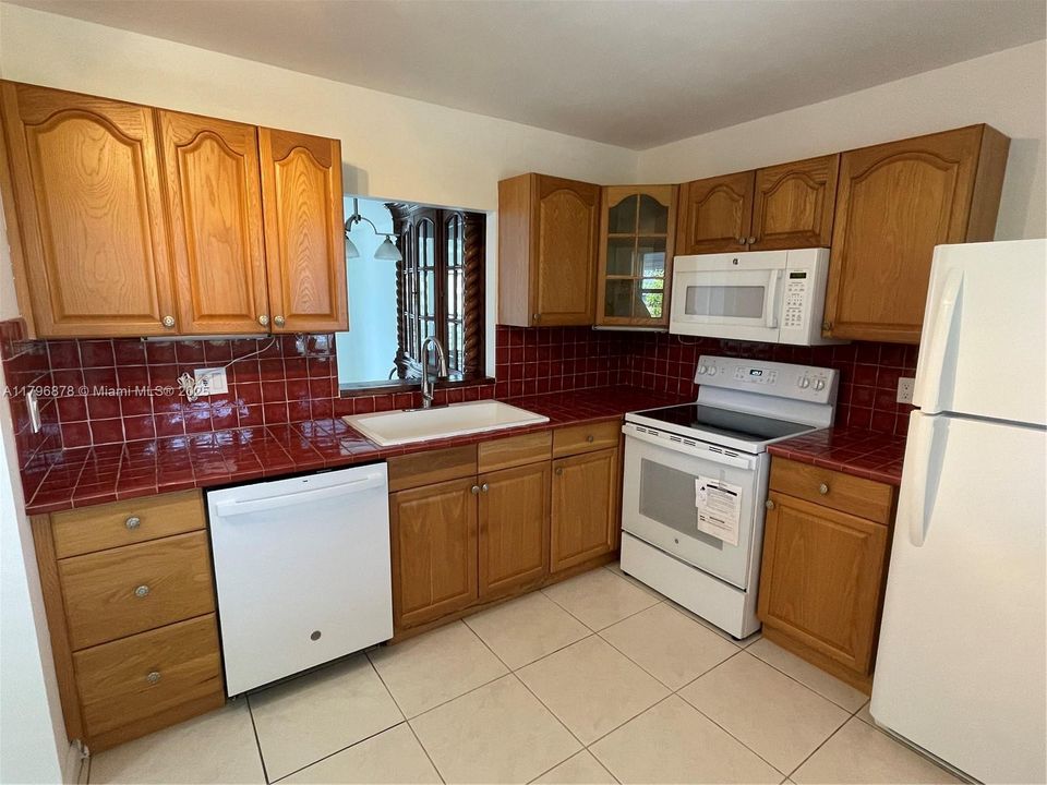 For Sale: $199,000 (1 beds, 1 baths, 812 Square Feet)