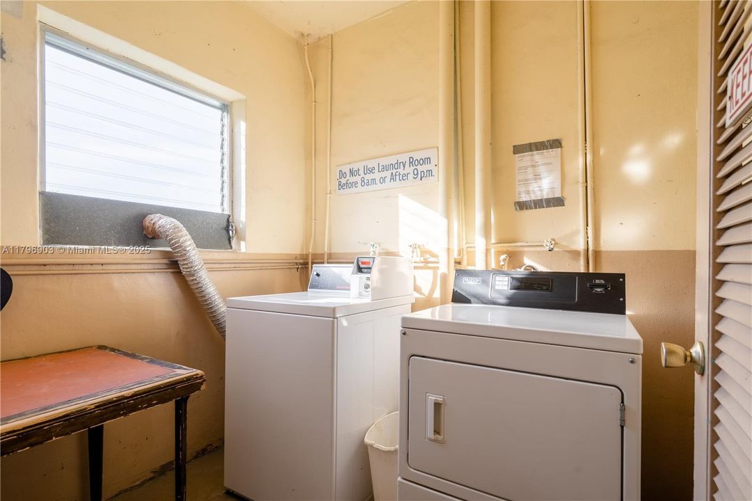 For Sale: $112,000 (2 beds, 1 baths, 883 Square Feet)