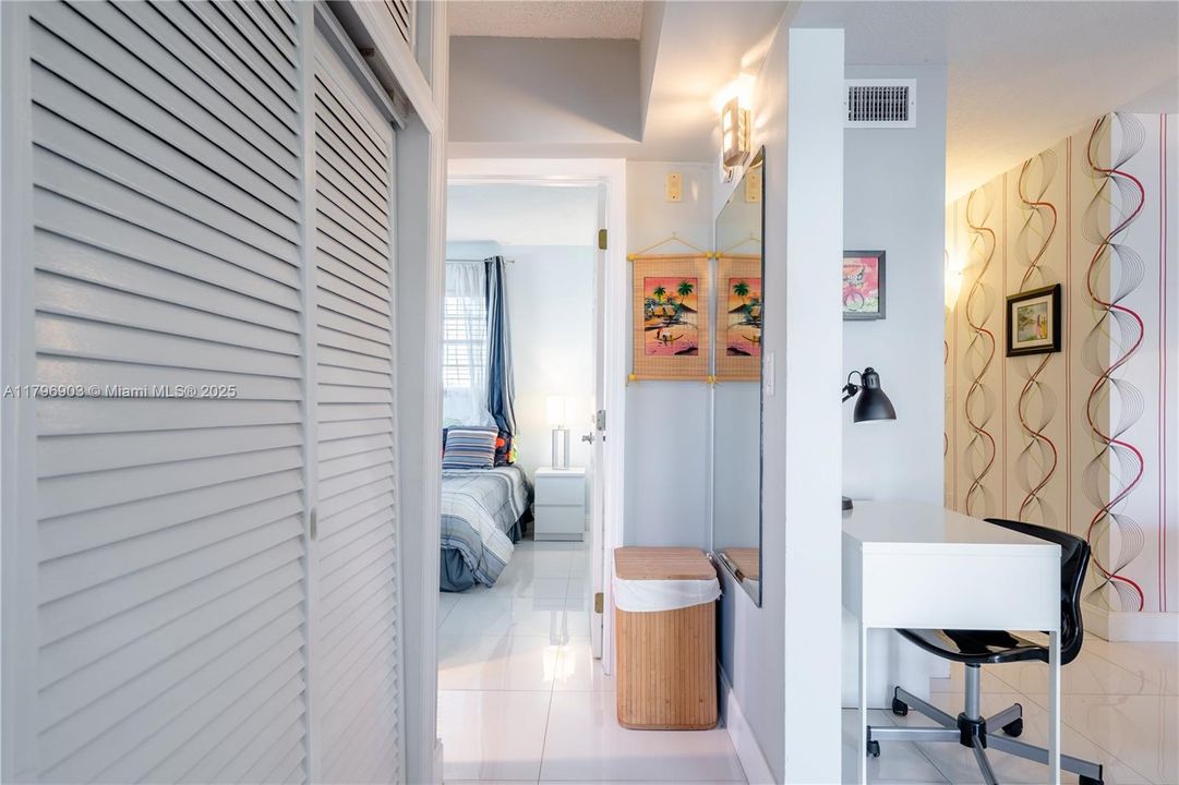 For Sale: $112,000 (2 beds, 1 baths, 883 Square Feet)