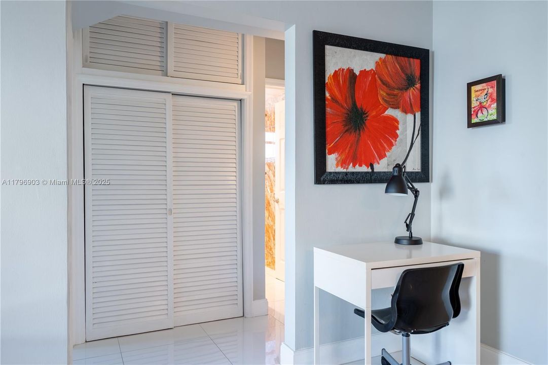 For Sale: $112,000 (2 beds, 1 baths, 883 Square Feet)