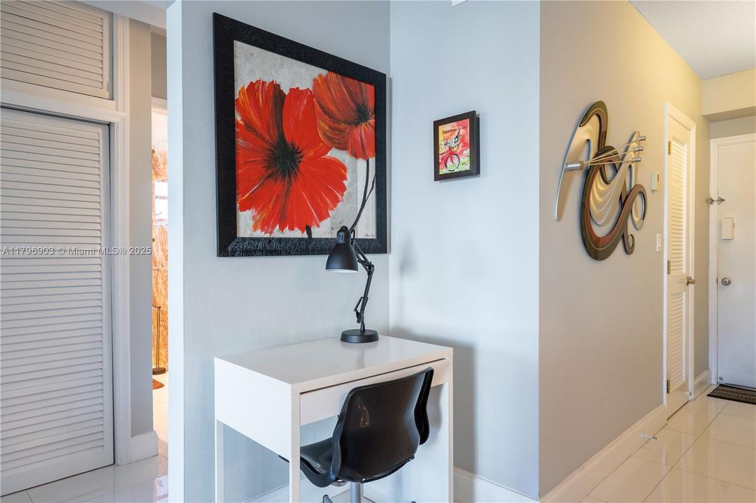 For Sale: $112,000 (2 beds, 1 baths, 883 Square Feet)