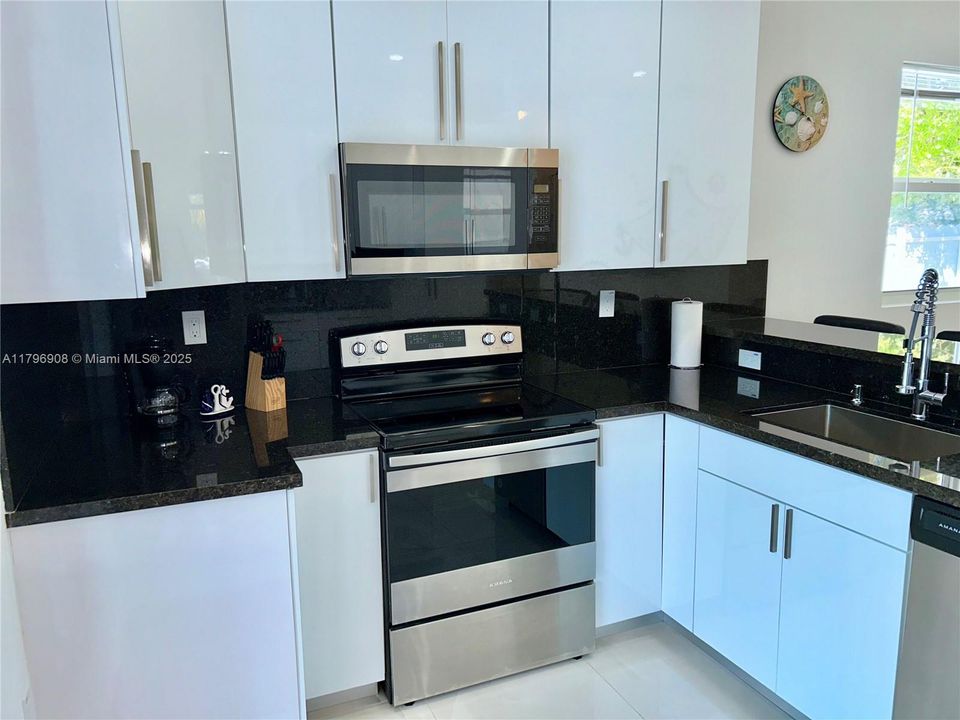 最近租的: $3,200 (3 贝兹, 2 浴室, 1260 平方英尺)