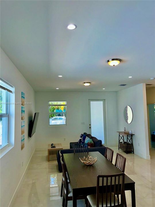 最近租的: $3,200 (3 贝兹, 2 浴室, 1260 平方英尺)