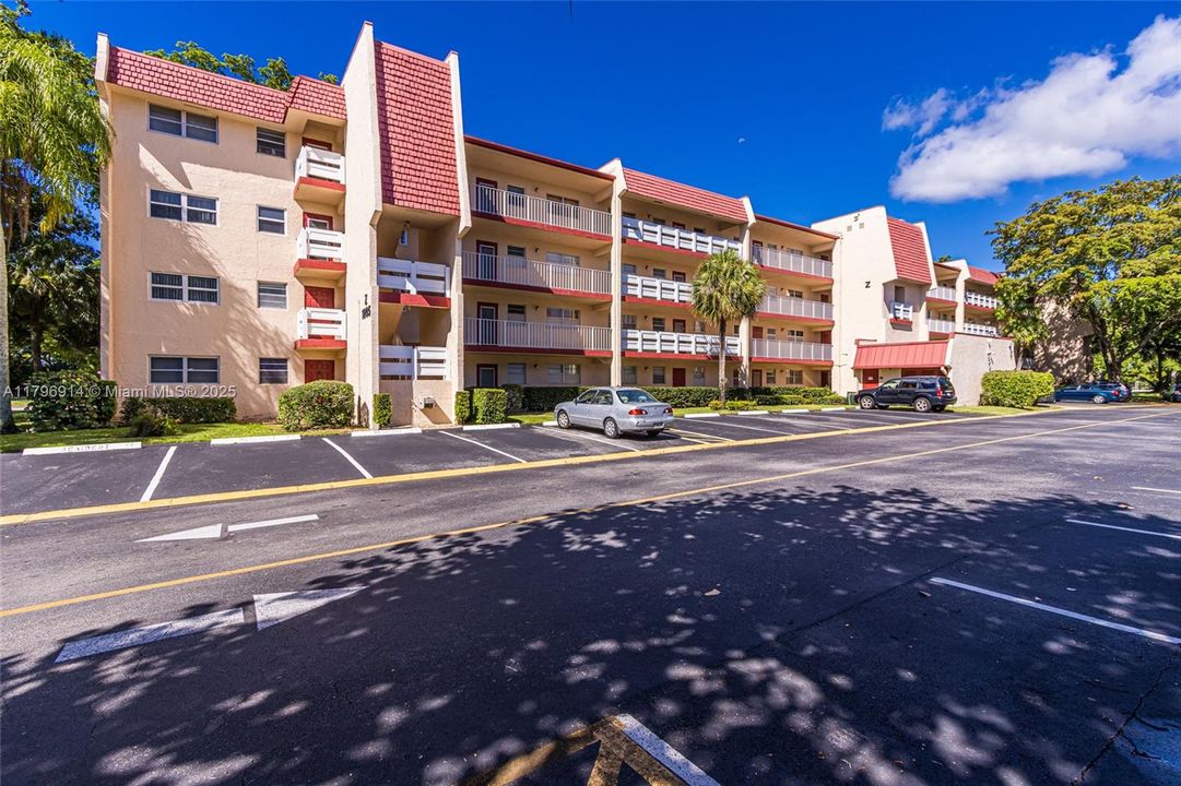 For Sale: $109,900 (2 beds, 2 baths, 930 Square Feet)