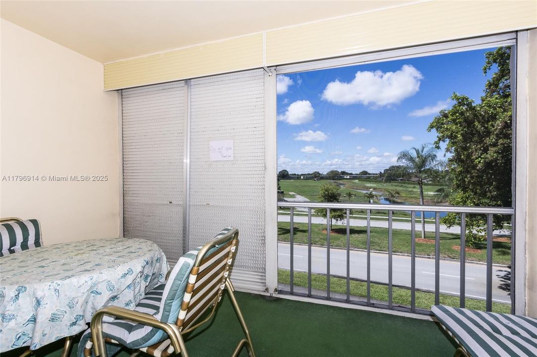 For Sale: $109,900 (2 beds, 2 baths, 930 Square Feet)