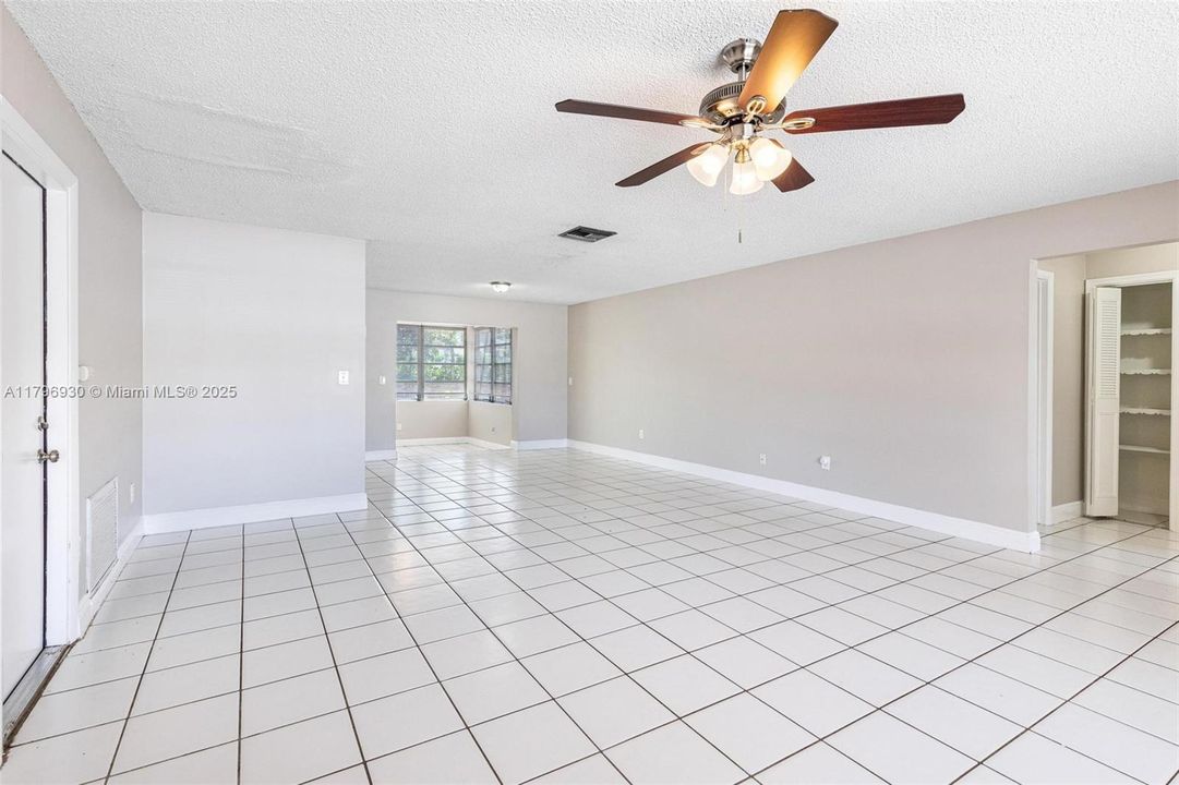 Recently Sold: $467,000 (3 beds, 2 baths, 1538 Square Feet)