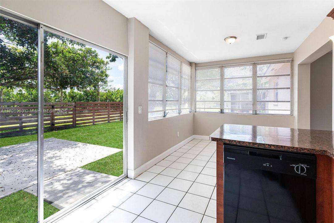 Recently Sold: $467,000 (3 beds, 2 baths, 1538 Square Feet)
