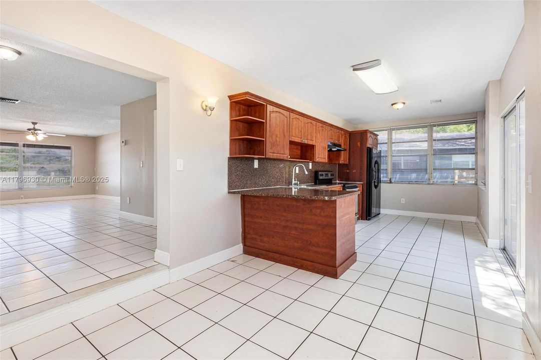 Recently Sold: $467,000 (3 beds, 2 baths, 1538 Square Feet)