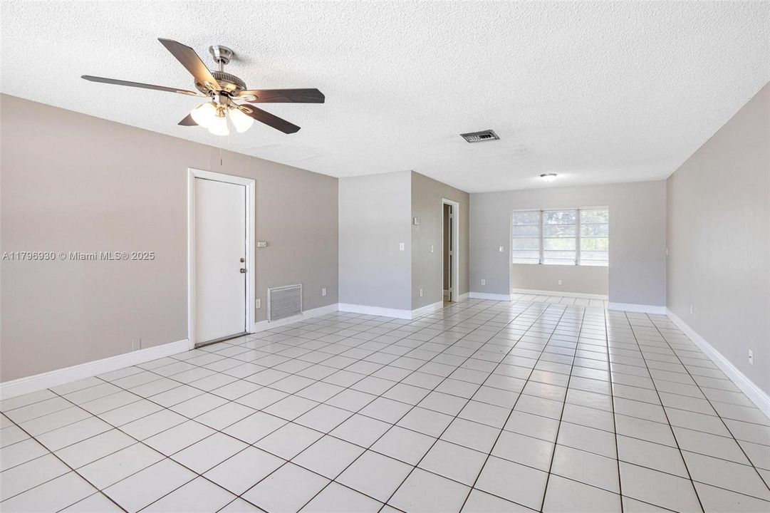 Recently Sold: $467,000 (3 beds, 2 baths, 1538 Square Feet)