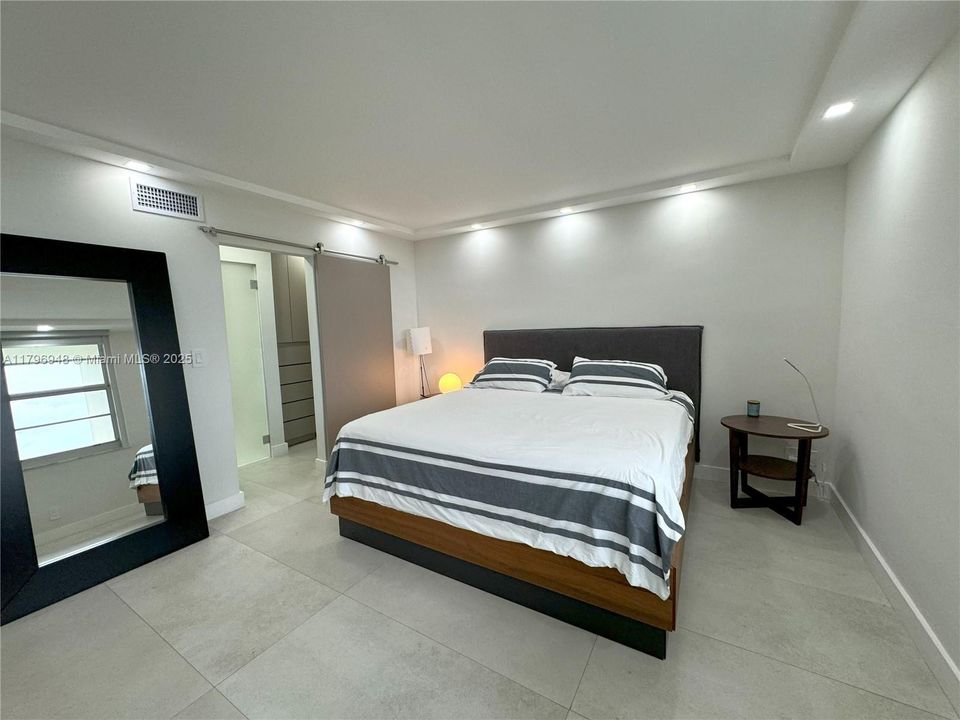 待售: $520,000 (1 贝兹, 2 浴室, 975 平方英尺)