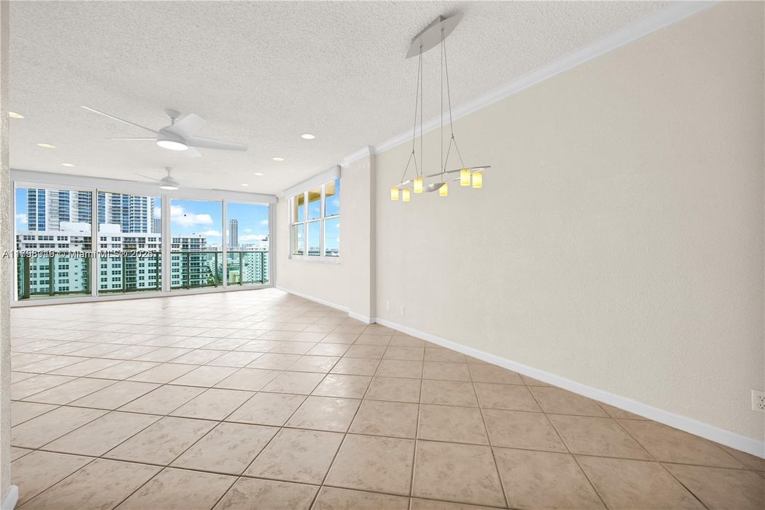 Recently Rented: $3,000 (2 beds, 2 baths, 1198 Square Feet)