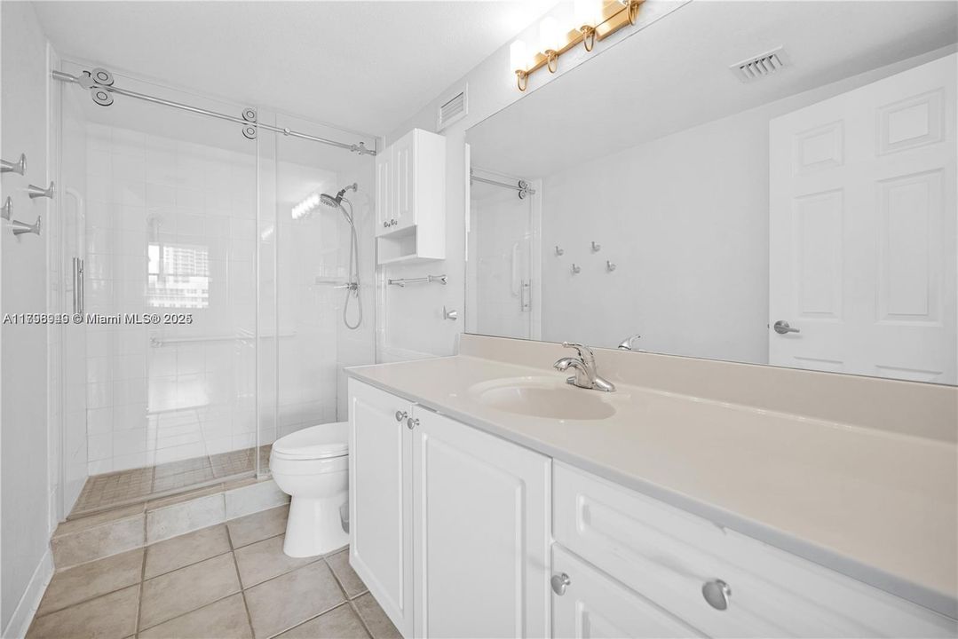 Recently Rented: $3,000 (2 beds, 2 baths, 1198 Square Feet)