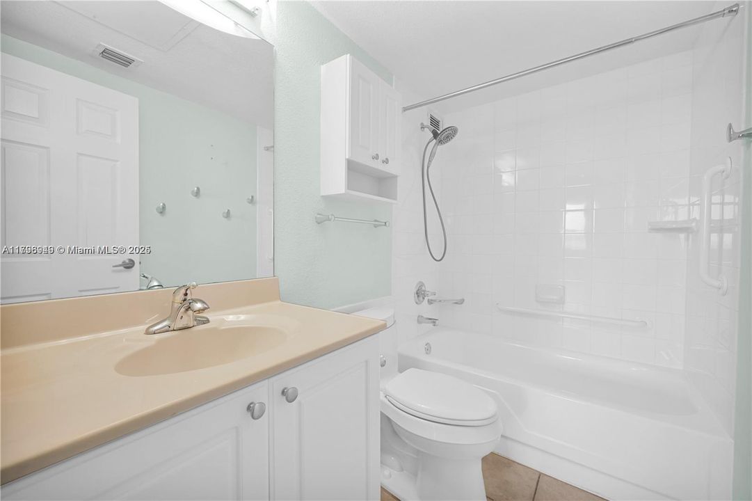 Recently Rented: $3,000 (2 beds, 2 baths, 1198 Square Feet)