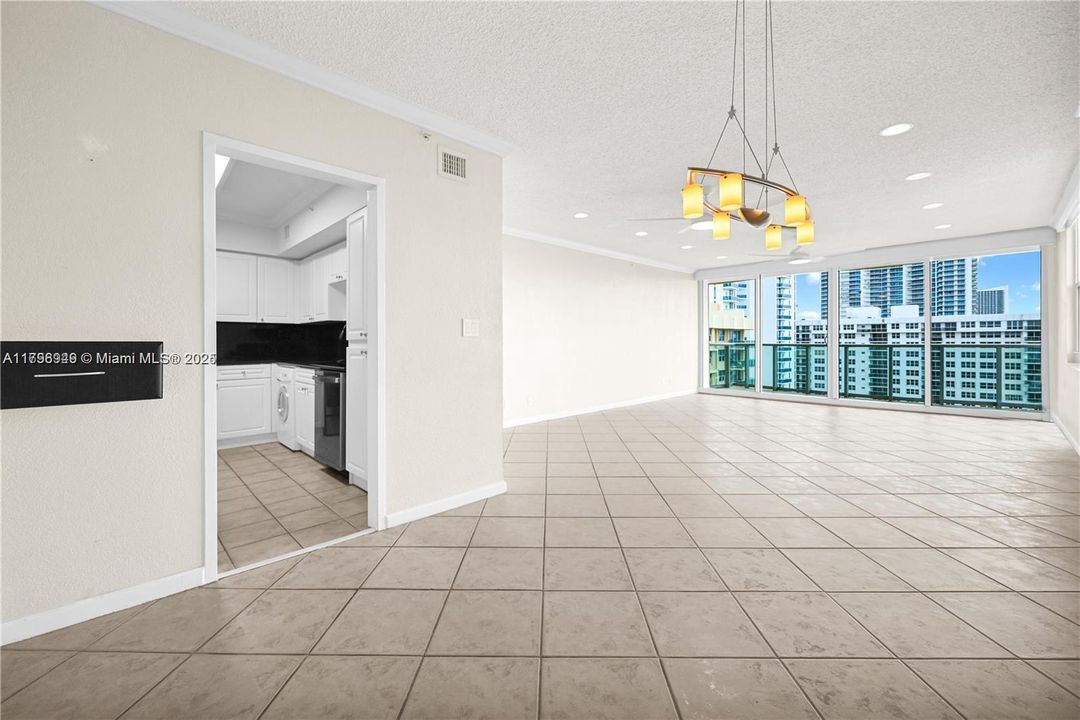 Recently Rented: $3,000 (2 beds, 2 baths, 1198 Square Feet)