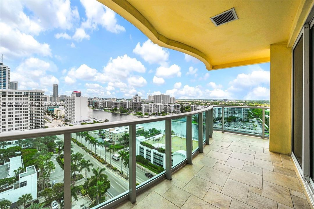 Recently Rented: $3,000 (2 beds, 2 baths, 1198 Square Feet)