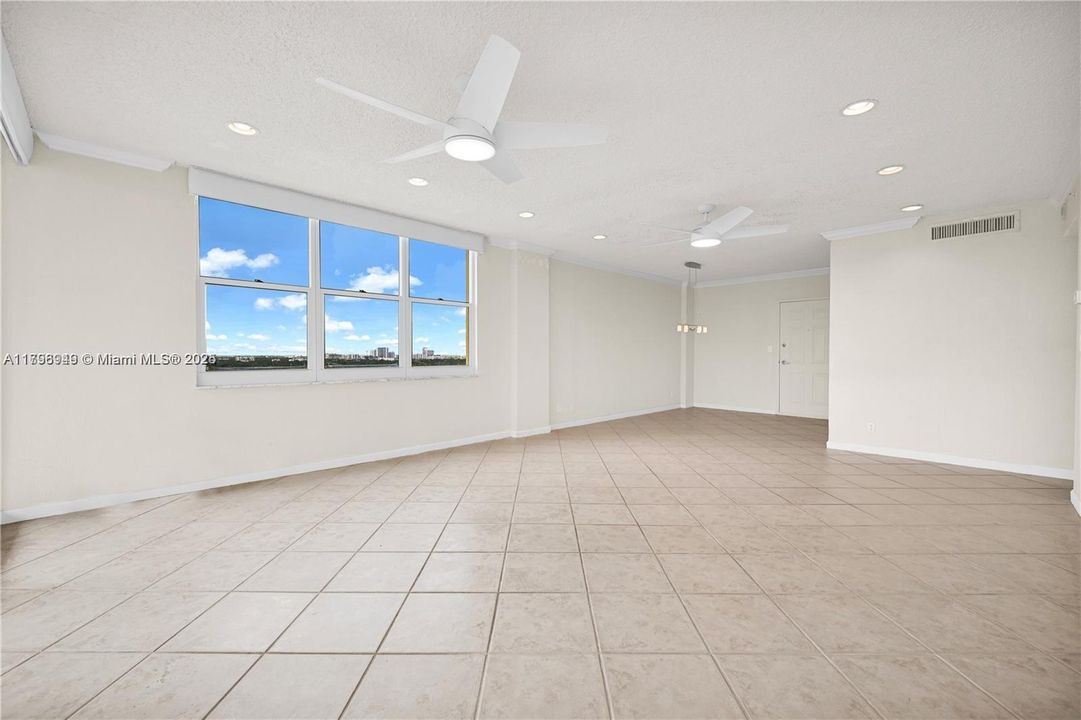 Recently Rented: $3,000 (2 beds, 2 baths, 1198 Square Feet)