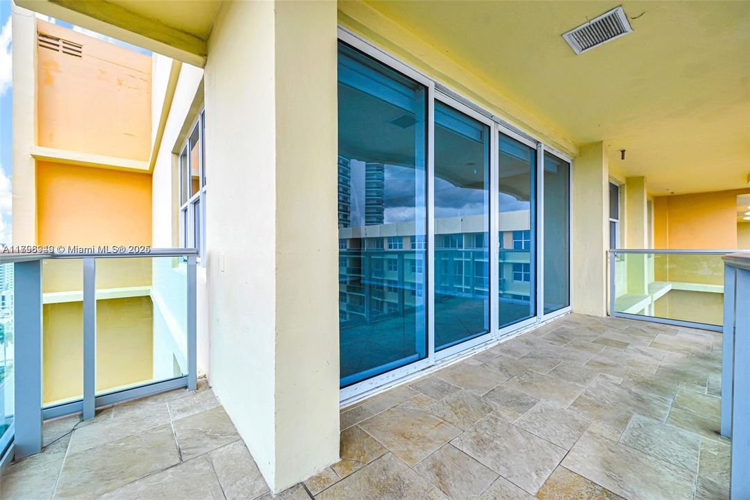 Recently Rented: $3,000 (2 beds, 2 baths, 1198 Square Feet)