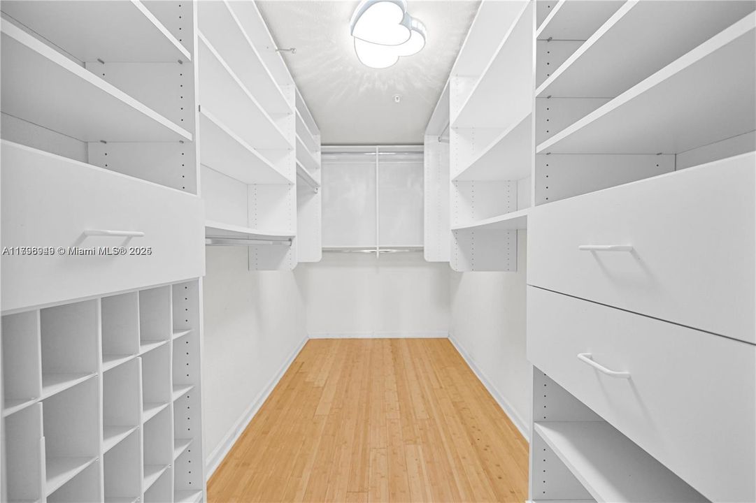 Recently Rented: $3,000 (2 beds, 2 baths, 1198 Square Feet)