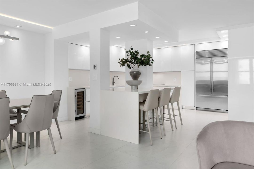 На продажу: $2,100,000 (2 спален, 2 ванн, 1688 Квадратных фут)