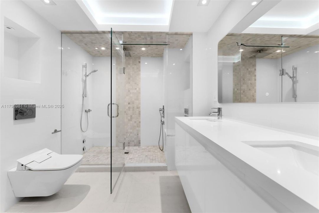 На продажу: $2,100,000 (2 спален, 2 ванн, 1688 Квадратных фут)